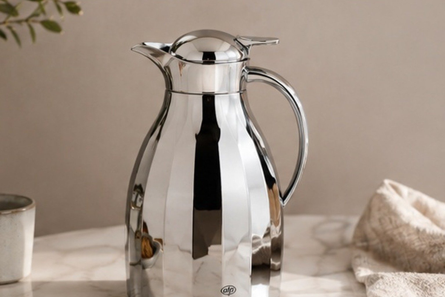 Alfi Juwel Vacuum Carafe in context